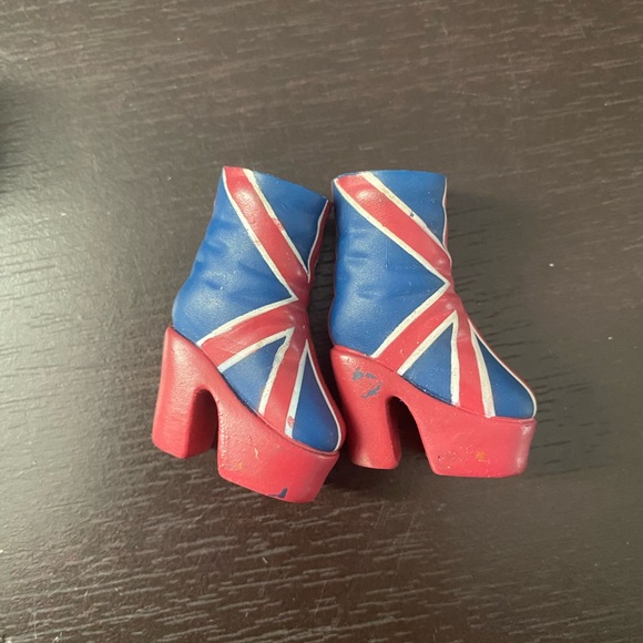 Spice Girls Barbie Clothes & Shoes - Picture 7 of 7